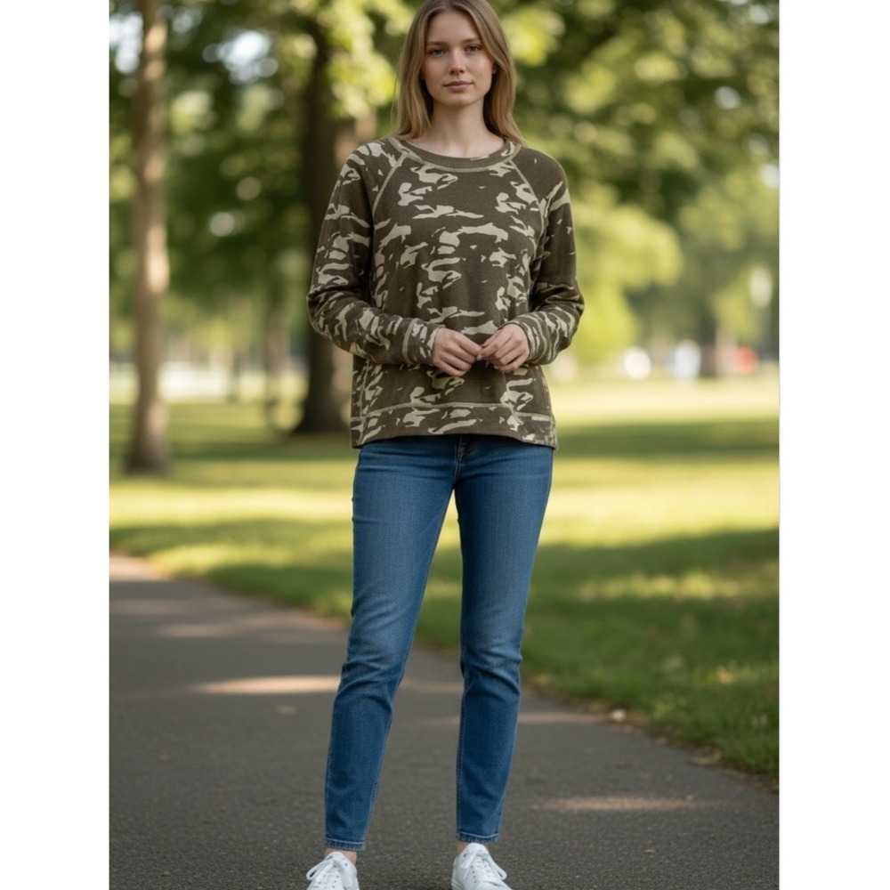 Monrow Camo Crewneck Sweatshirt Women's Size L Athleisure Top